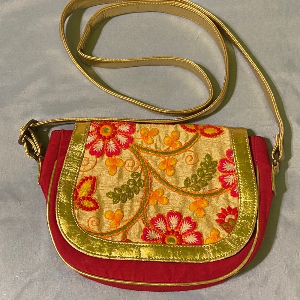 POTLI’S Embroidered Crossbody Bag